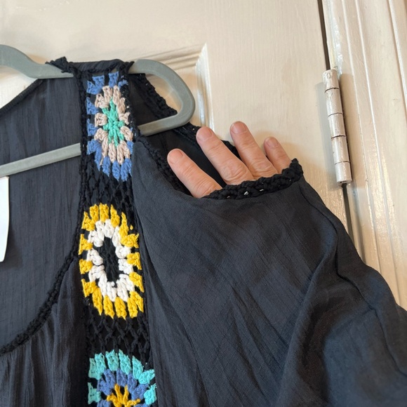 Chic Black Crochet Trim Swim Coverup - Picture 4 of 7